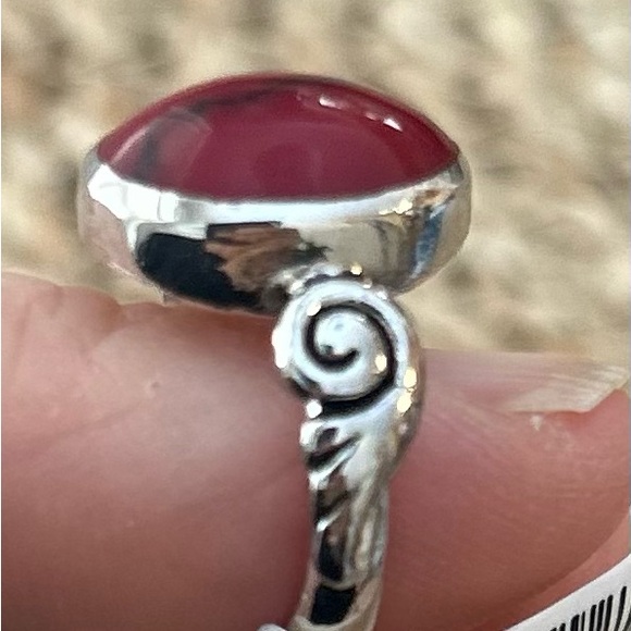 Elegant Red Stone Silver Ring - Picture 2 of 4